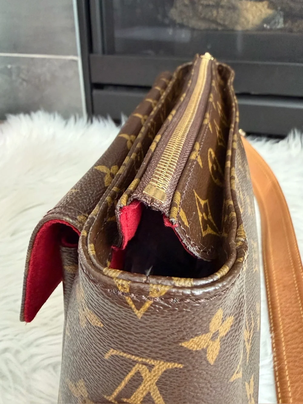 Louis Vuitton Viva cite GM Monogram Canvas Shoulder Bag .